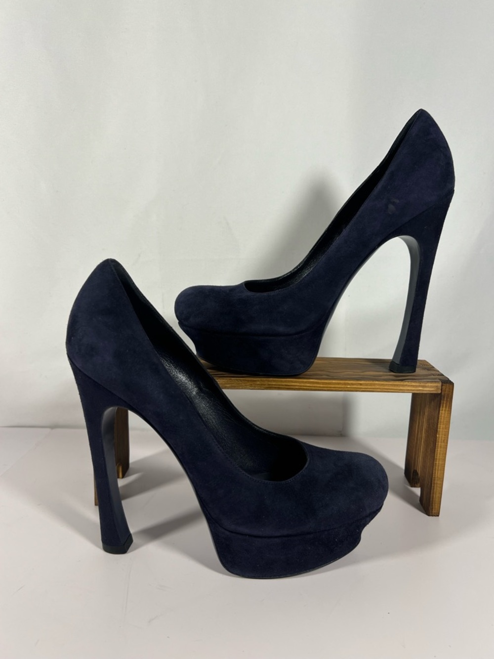 7034: YSL Yves Saint Laurent Navy Suede Platform Heels Pumps 40 - Picture 6 of 12